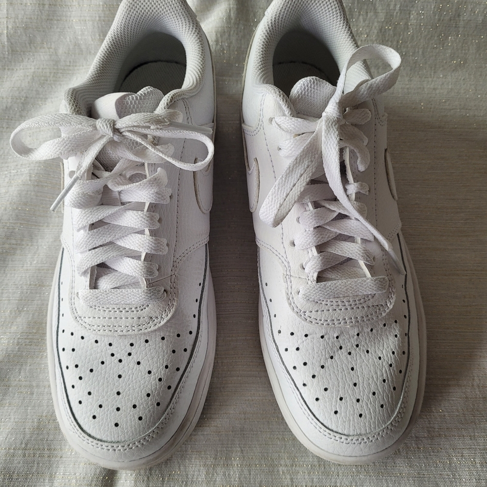 Nike White Low-Top Leather Trainers Size 7.5 - Picture 3 of 8